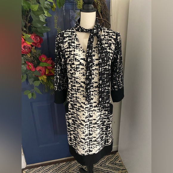 Chris McLaughlin Dresses & Skirts - Chris McLaughlin Abstract Dress Tie Neck Size 16